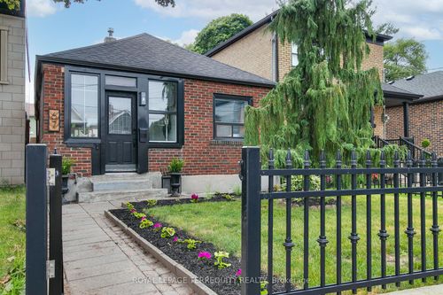 67 Eileen Ave, York, ON, M6N1V8 | Card Image