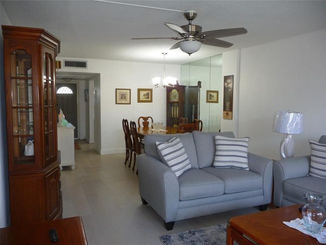 LIVING/DINING ROOM | Image 10