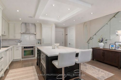 304-71 Old Mill Road, Etobicoke, ON, M8X1G9 | Card Image