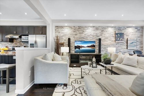 952 Brimorton Drive S, Scarborough, ON, M1G2V2 | Card Image