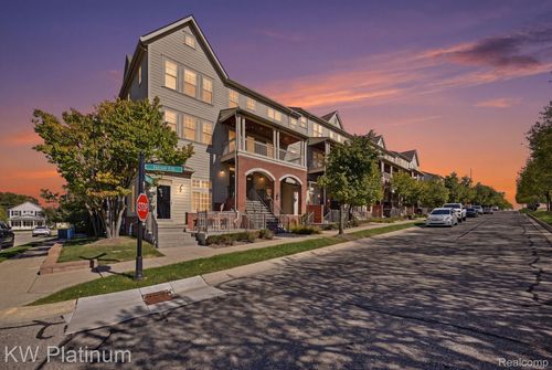 3913 Forester Blvd, Auburn Hills, MI, 48326-3055 | Card Image