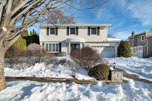 20 Sagamore Way S, Jericho, NY, 11753-2342 | Card Image