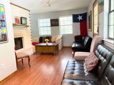 Upstairs unit living room | Image 3