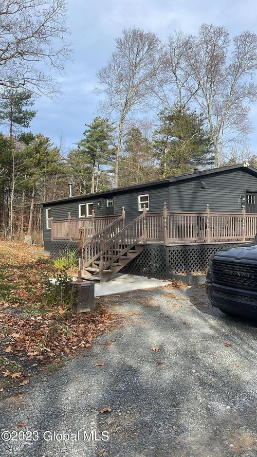 690 Green Dr, ATHENS, NY, 12015 | Card Image