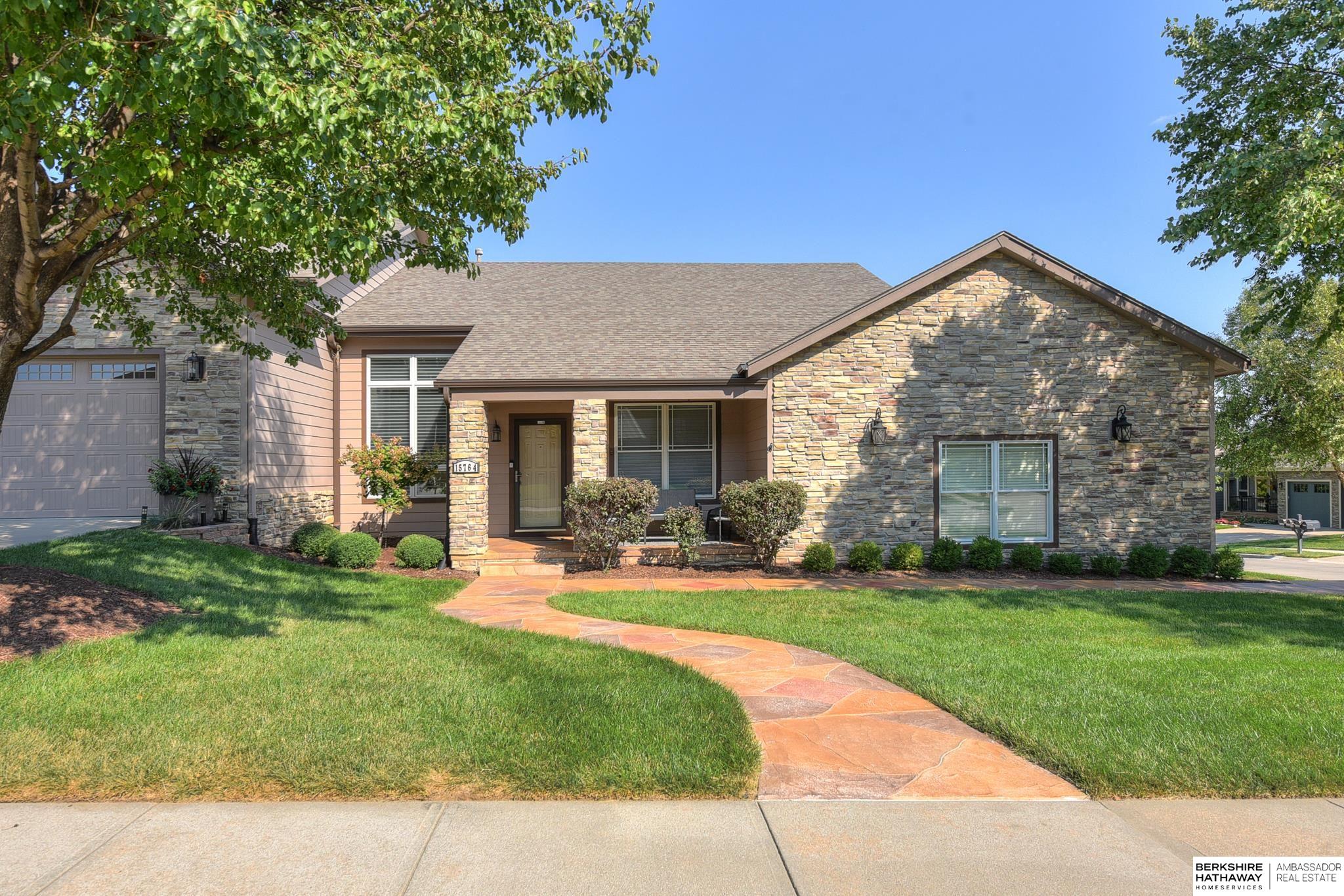 Hartman Ave, Omaha, NE 68116