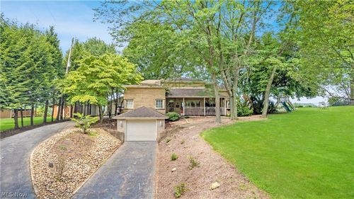4039 Palisades Dr, Weirton, WV, 26062-4364 | Card Image