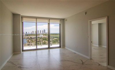 2016 - 16385 Biscayne Blvd, Condo with 2 bedrooms, 2 bathrooms and null parking in North Miami Beach FL | Image 3