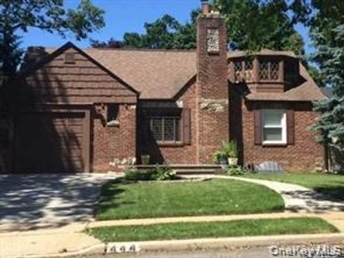 444 Coolidge St, W Hempstead, NY, 11552-2326 | Card Image