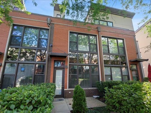 945 Howe St, Chicago, IL, 60610-7685 | Card Image