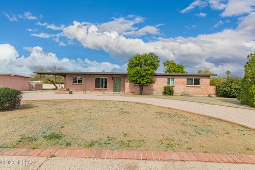 7031 E Baker St, Tucson, AZ, 85710-2231 | Card Image