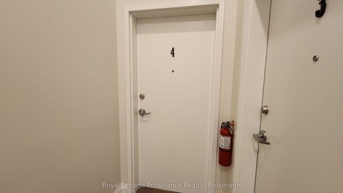 4-261 Front St, Belleville, ON, K8N2Z6 | Card Image