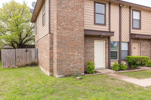 213 Cambridge Dr, Saginaw, TX, 76179-1210 | Card Image