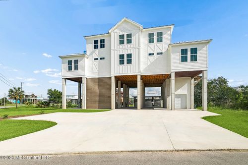 4194 Baffin St, Bay Saint Louis, MS, 39520-7613 | Card Image