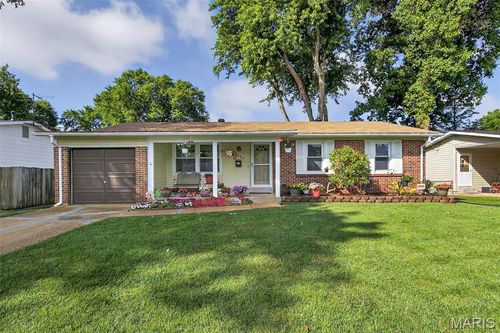 1080 Lees Ln, Florissant, MO, 63031-2326 | Card Image