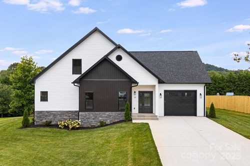 38 Red Laurel Ct, Hendersonville, NC, 28792-8442 | Card Image