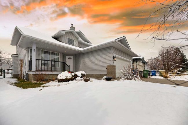 148 Gleneagles Close, Home with 5 bedrooms, 3 bathrooms and 4 parking in Cochrane AB | Image 3