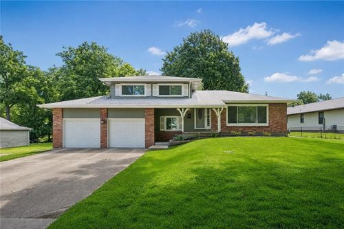 8039 Hemlock St, Overland Park, KS, 66204-3454 | Card Image