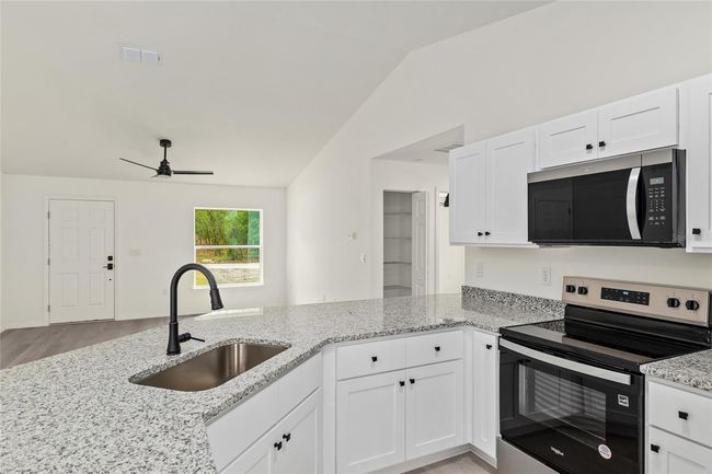 24375 Nw Foxglove Ln, House other with 3 bedrooms, 2 bathrooms and null parking in DUNNELLON FL | Image 12