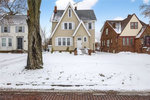 4004 E 154th St, Cleveland, OH, 44128-1120 | Card Image