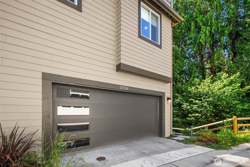 27156 Ne Walden Way, Duvall, WA, 98019-8240 | Card Image