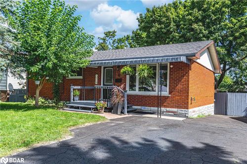 6 Walker Ave, Orillia, ON, L3V6G7 | Card Image