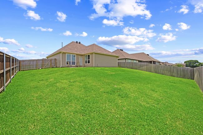 2040 Muscadine Trl, House other with 3 bedrooms, 2 bathrooms and 2 parking in Brenham TX | Image 30