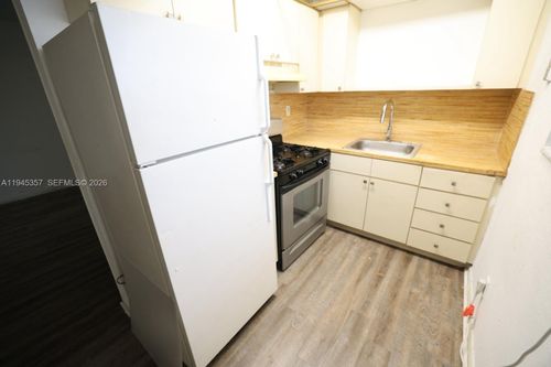 apt-18-2799 E 4th Ave, Hialeah, FL, 33013-3202 | Card Image