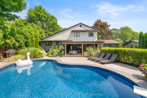 261 Pinetree Way, Mississauga, ON, L5G2R4 | Card Image