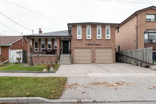 8 Hearne Ave, North York, ON, M6L3B8 | Card Image