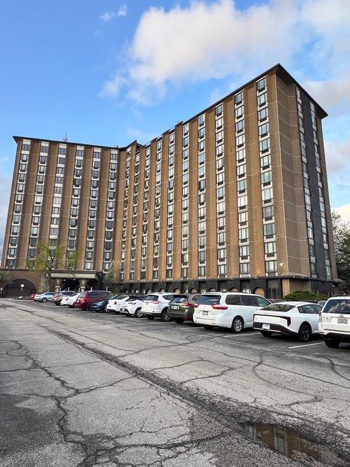 912-1 Renaissance Pl, Palatine, IL, 60067-3651 | Card Image