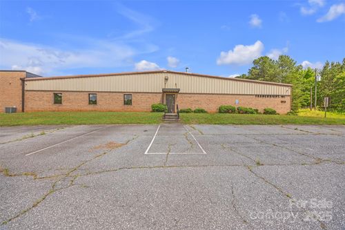 1824 Brian Dr Ne, Conover, NC, 28613-8852 | Card Image
