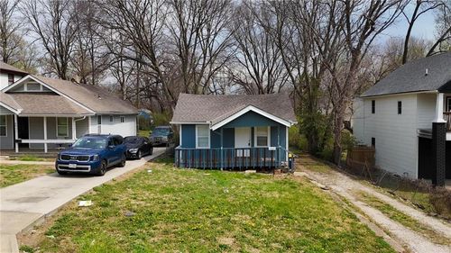 6915 Agnes Ave, Kansas City, MO, 64132-1540 | Card Image