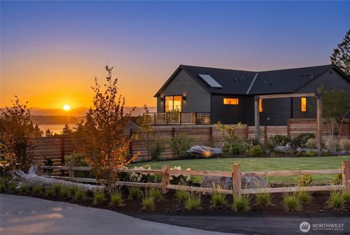 18638 2nd Ave Sw, Normandy Park, WA, 98166-4010 | Card Image