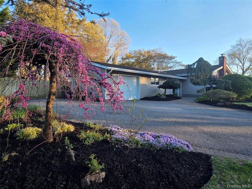 25 Fuller St, Dix Hills, NY, 11746-6658 | Card Image