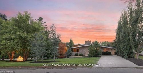 2 Mallette Cres, Niagara on the Lake, ON, L0S1J0 | Card Image