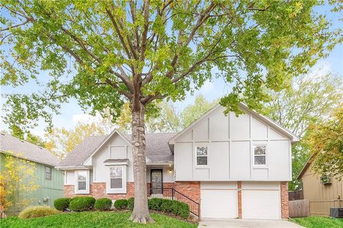 15347 Newton Dr, Overland Park, KS, 66223-2809 | Card Image