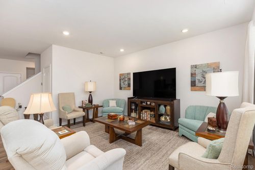 8797 Pioneer St, Washington Twp, MI, 48094-2973 | Card Image
