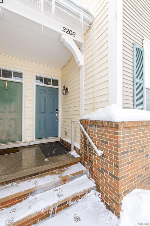 2206 Paradise Trl, Oxford, MI, 48371-6243 | Card Image