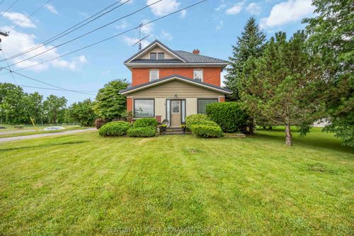 2 Union St, Forest, ON, N0N1J0 | Card Image