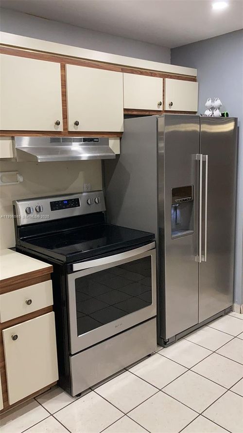 2102 Sw 106th Ct, Miami, FL, 33165-7944 | Card Image