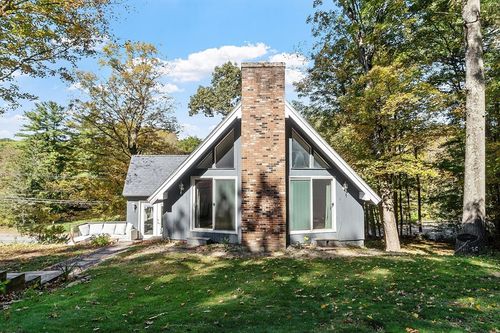 4 Redstone Hill Rd, Sterling, MA, 01564-1460 | Card Image