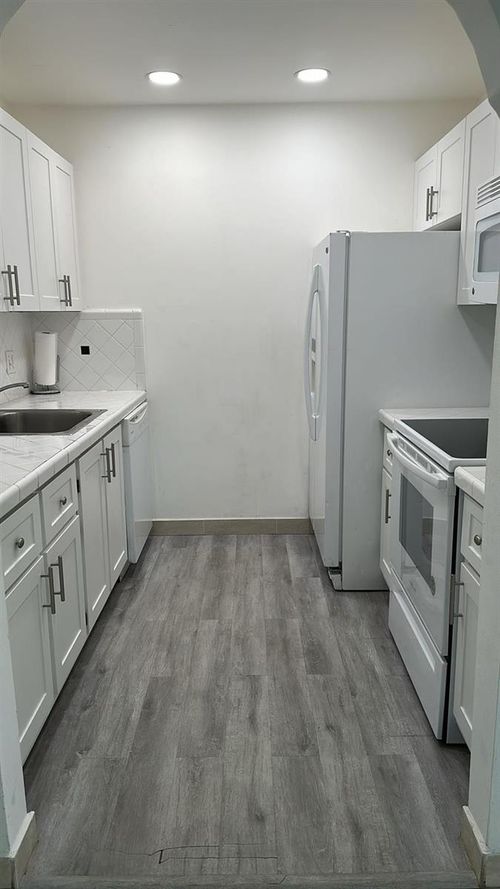 411h-1401 Sw 135th Ter, Pembroke Pines, FL, 33027-6401 | Card Image