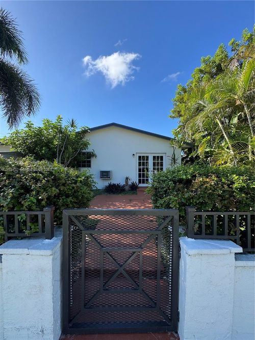 a-2232 N 19th Ave, Hollywood, FL, 33020-2102 | Card Image
