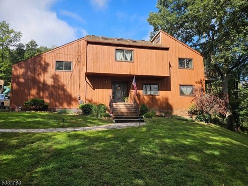 147 Beacon Hill Rd, Califon, NJ, 07830-3517 | Card Image