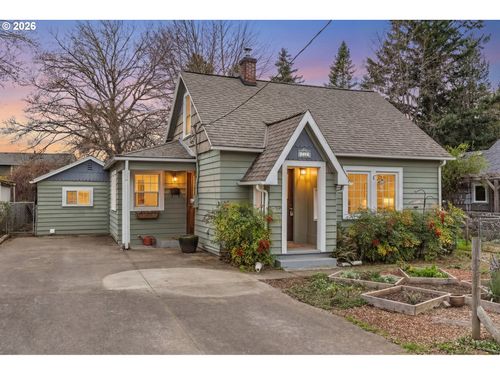 765 Nw Angeline Ave, Gresham, OR, 97030-5323 | Card Image