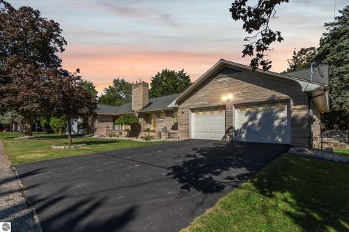 520 Yale Ave, Alma, MI, 48801-1428 | Card Image