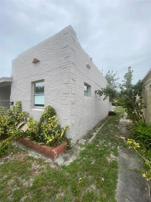 2014 Funston St, Hollywood, FL, 33020-6926 | Card Image