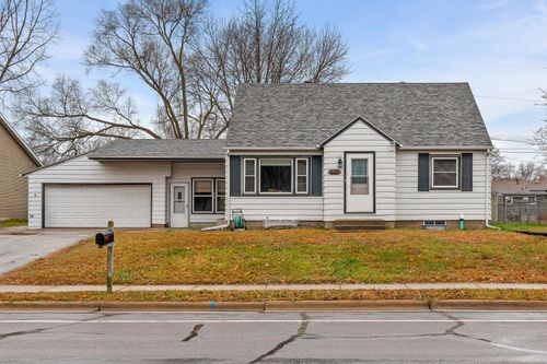 527 Sand Lake Rd, Onalaska, WI, 54650-2674 | Card Image