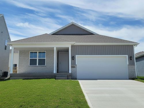 600 11th St, Waukee, IA, 50263-9246 | Card Image