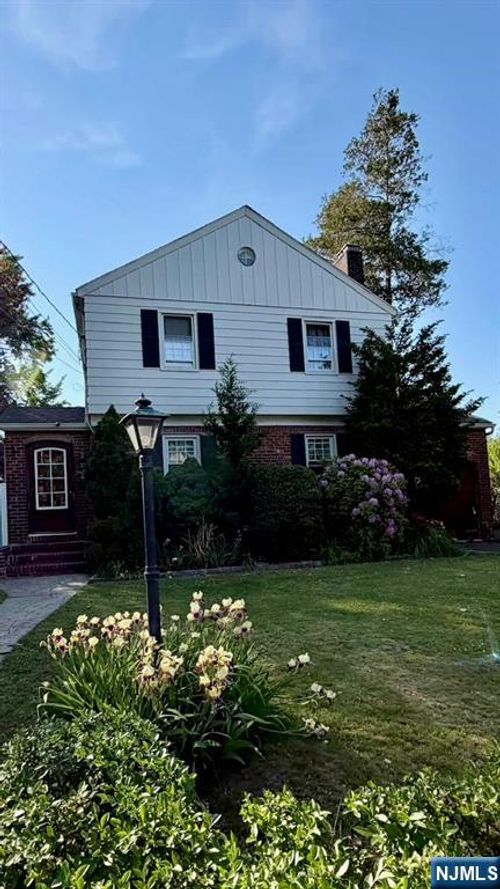 33 Harvey Ave, Rochelle Park, NJ, 07662-3632 | Card Image